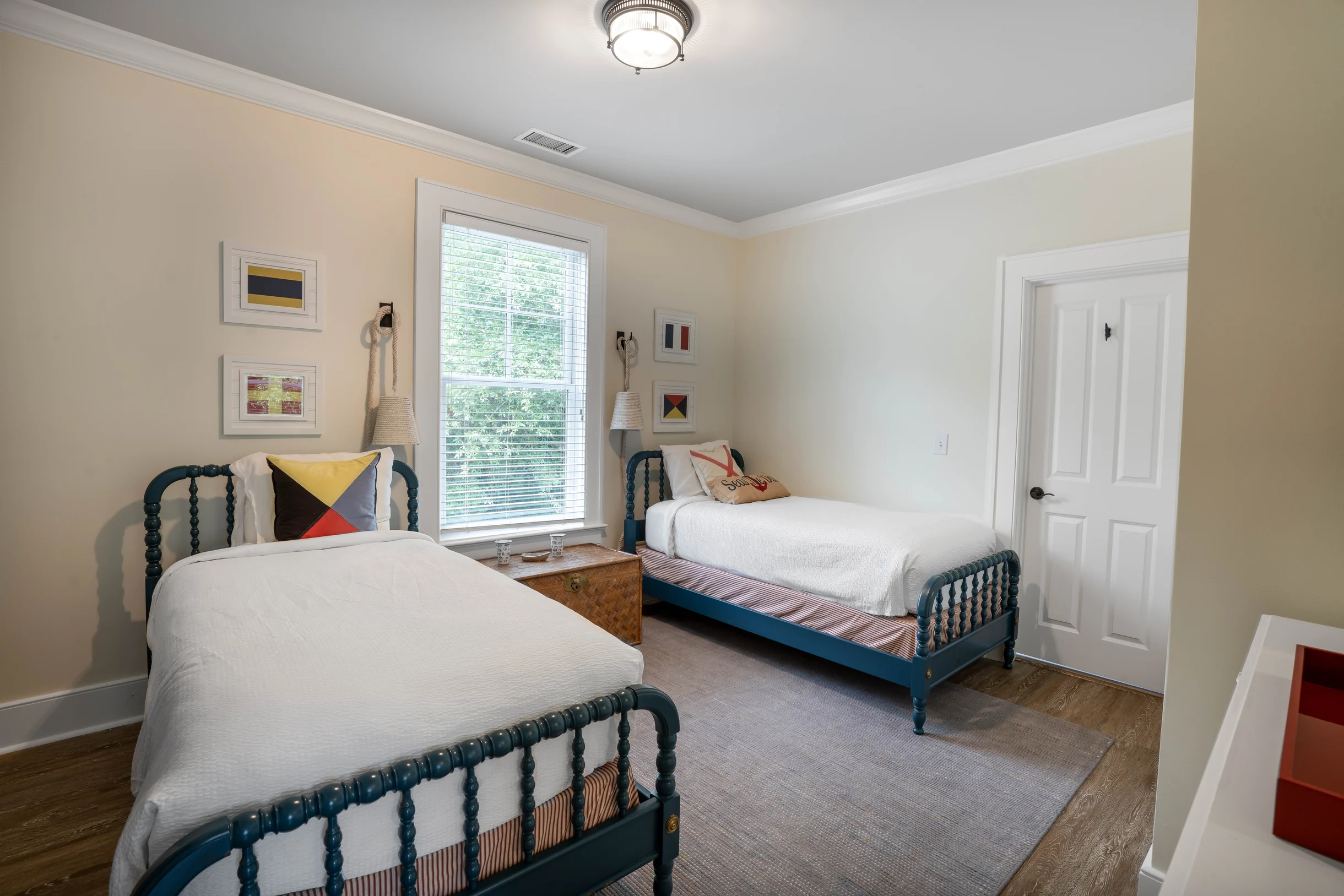 EA2B: 2B Eugenia Avenue #10