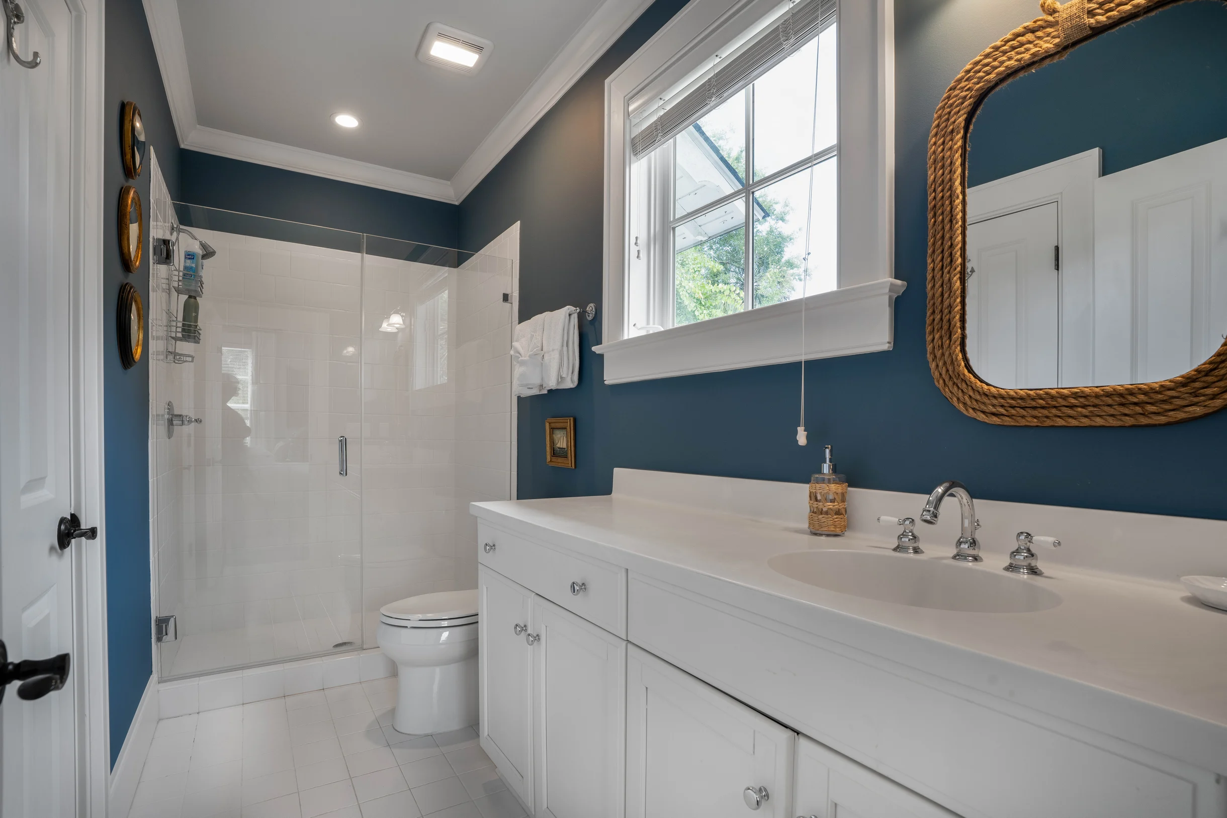EA2B: 2B Eugenia Avenue #21