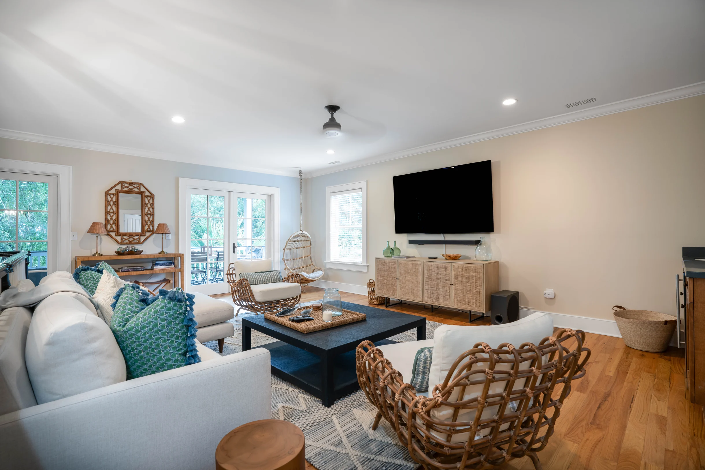 EA2B: 2B Eugenia Avenue #38