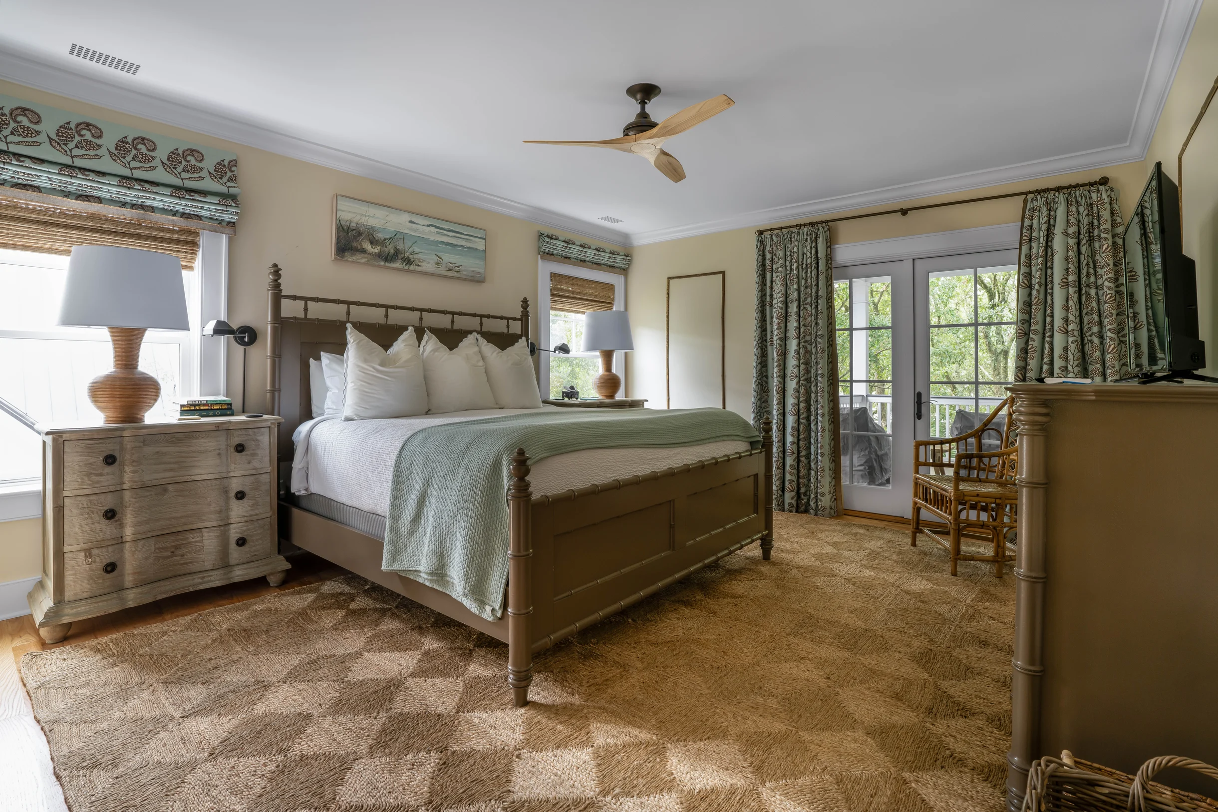 EA2B: 2B Eugenia Avenue #13
