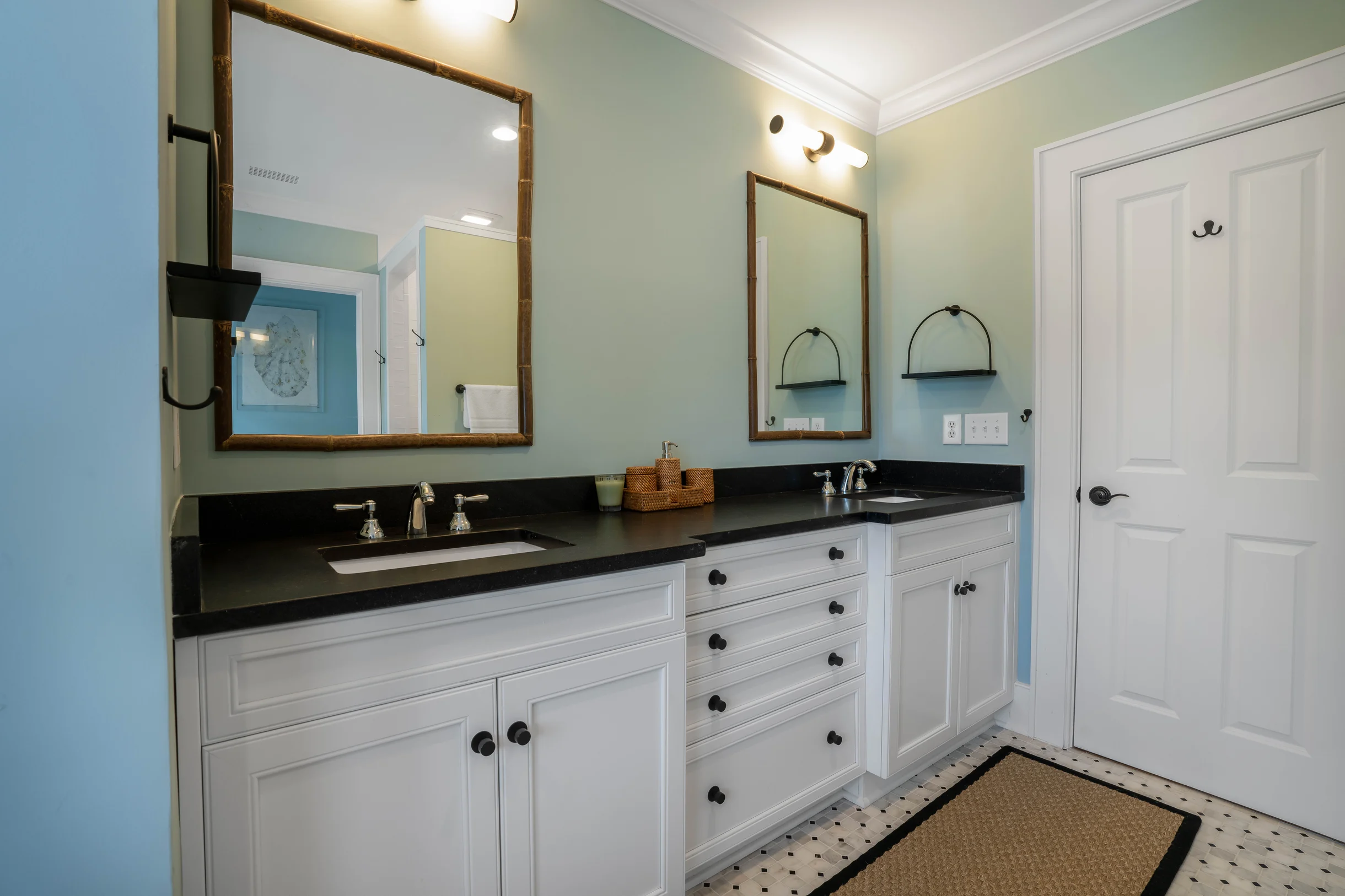 EA2B: 2B Eugenia Avenue #35