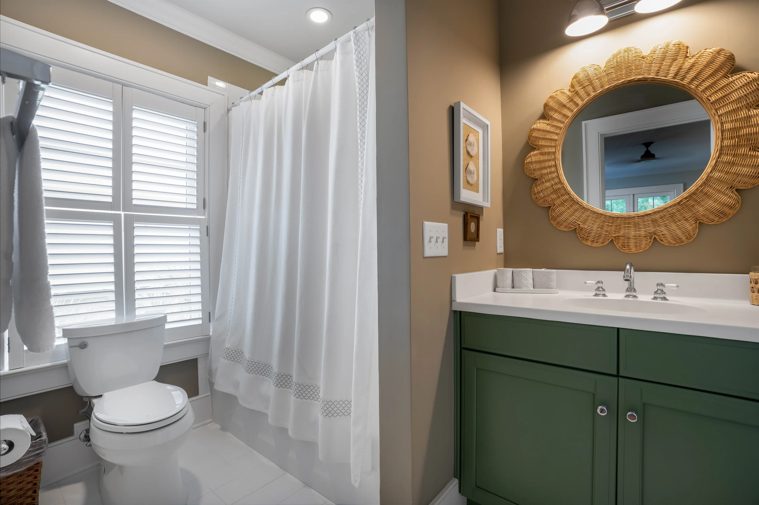 EA2B: 2B Eugenia Avenue #8