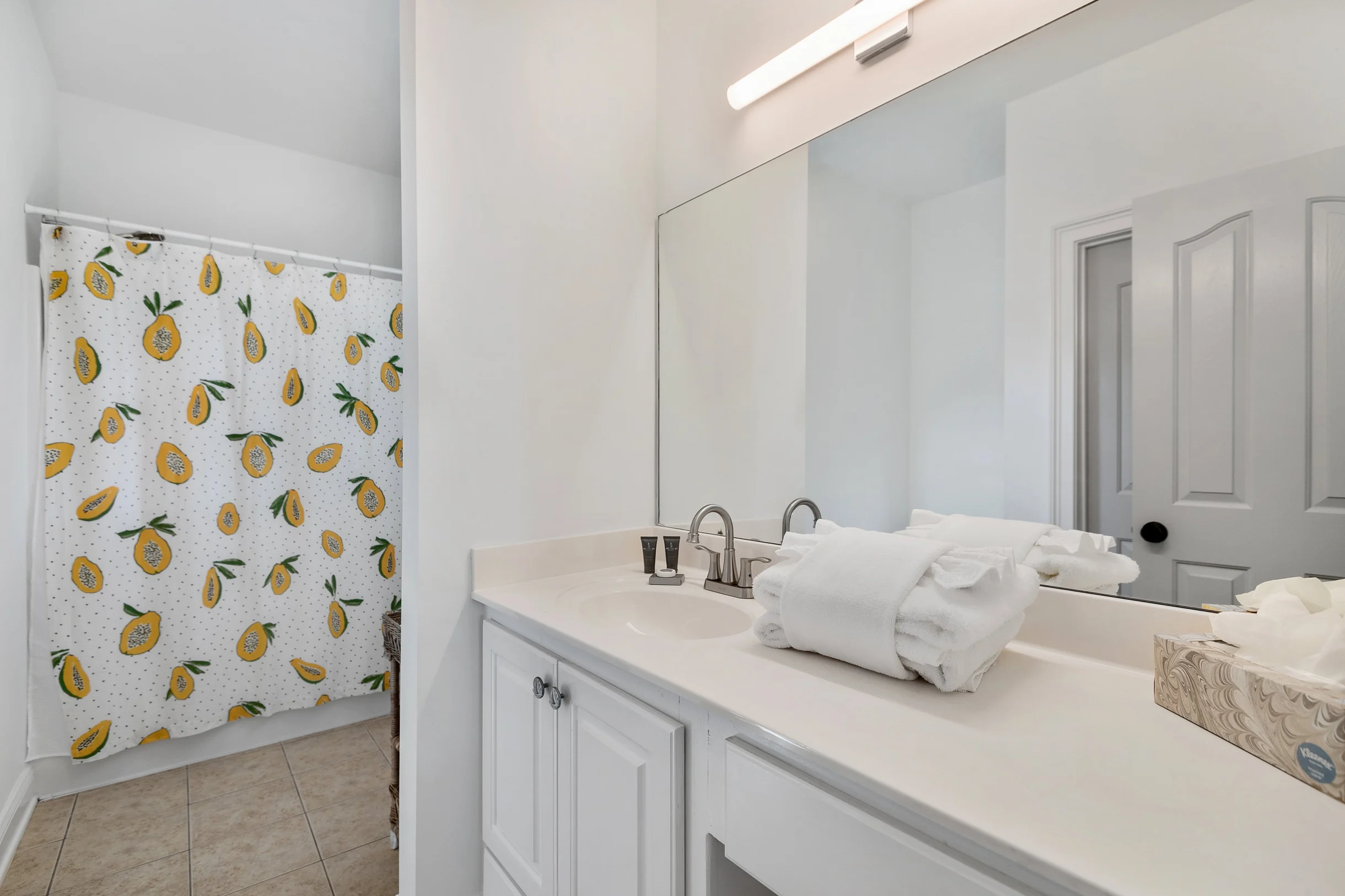 Wander Palms Island Glow