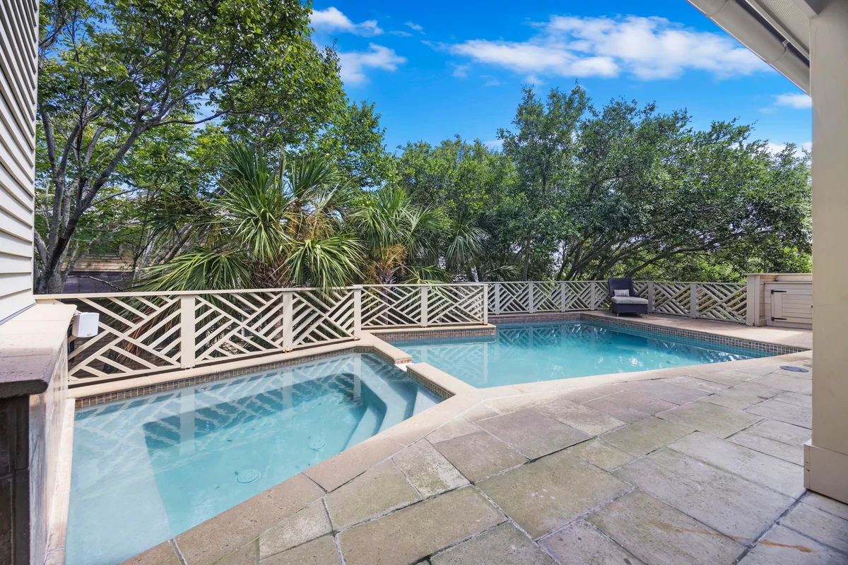 Wander Palms Golden Shores