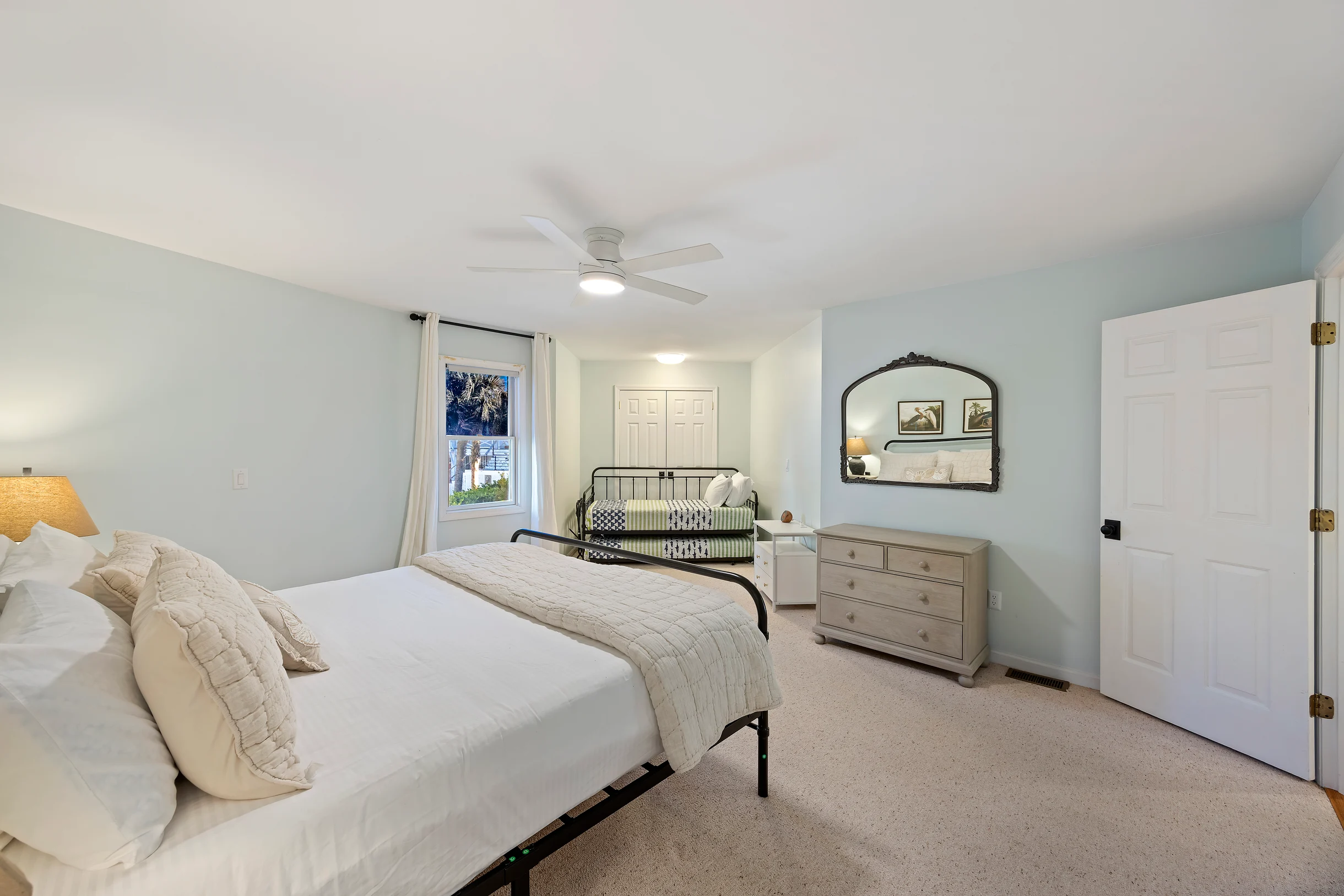 Wander Isle Glow #24