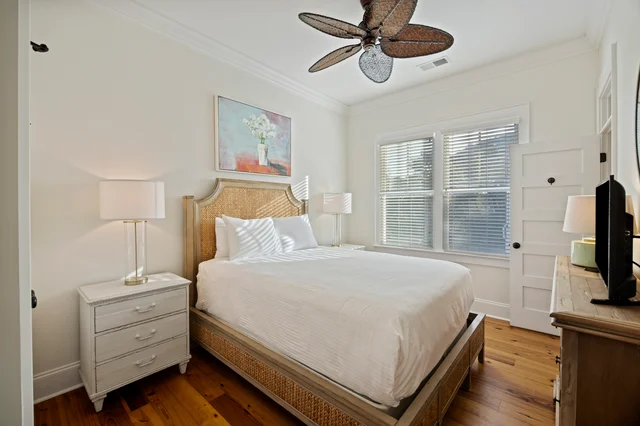 Bedroom 6 image 1