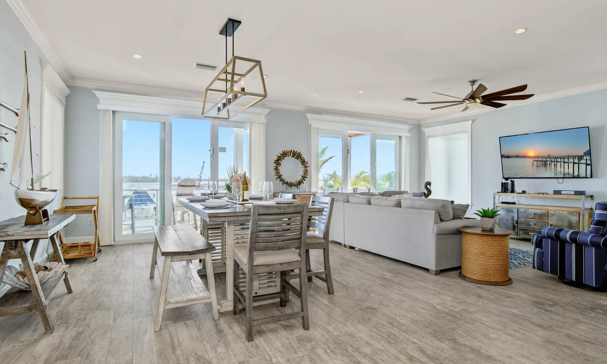 Wander Bradenton Escape #28