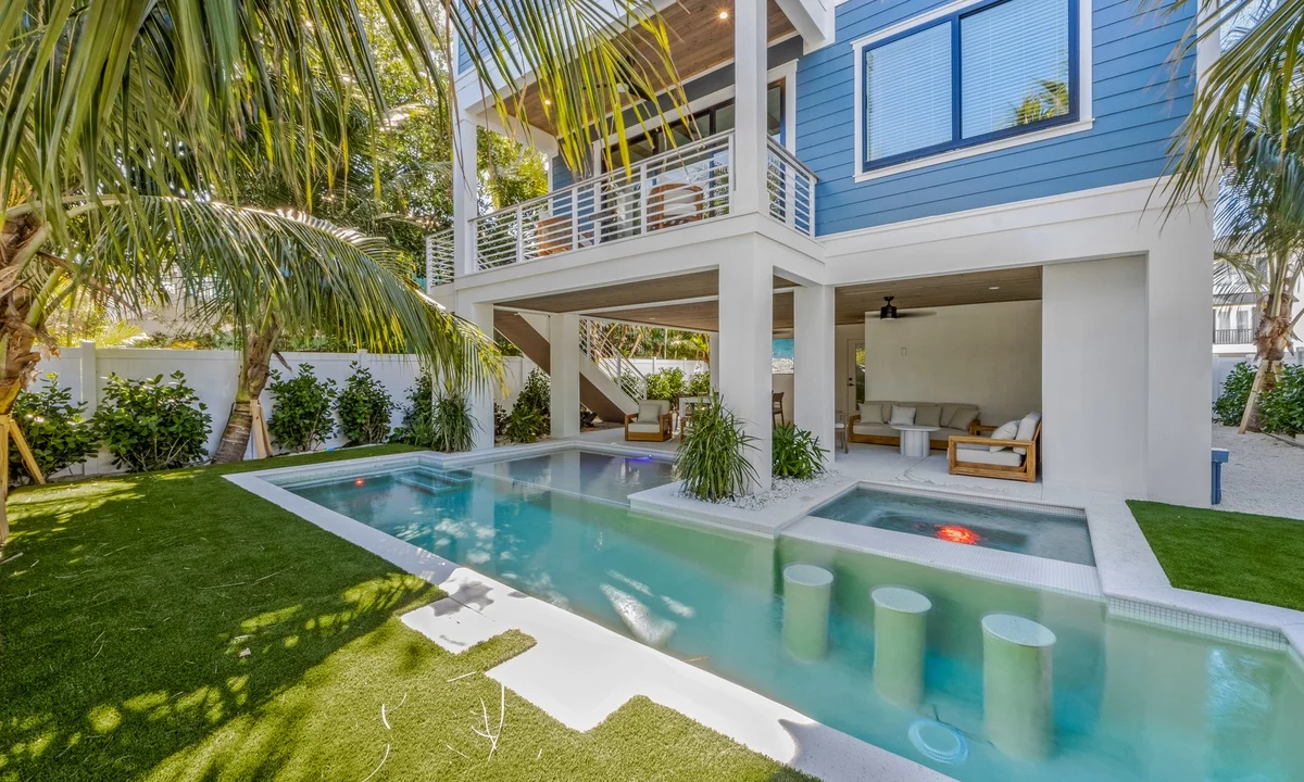 Wander Bradenton Beach Sanctuary #16