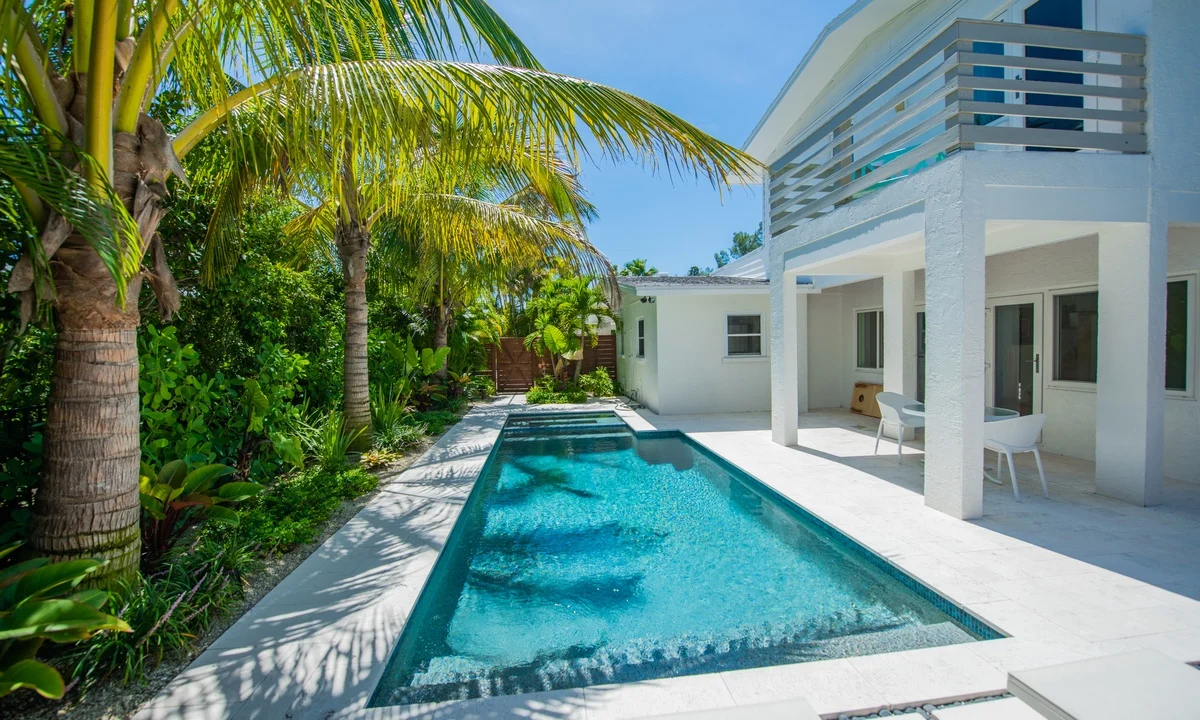 Wander Holmes Beach Palms #11