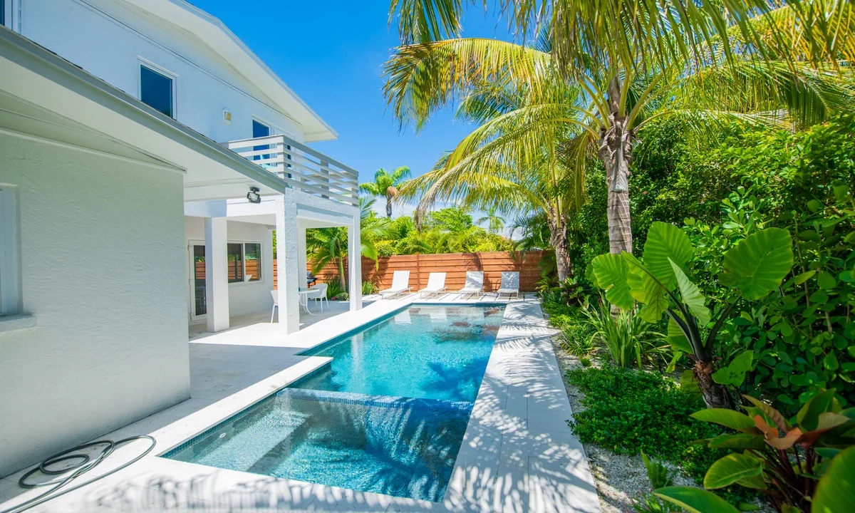 Wander Holmes Beach Palms #42