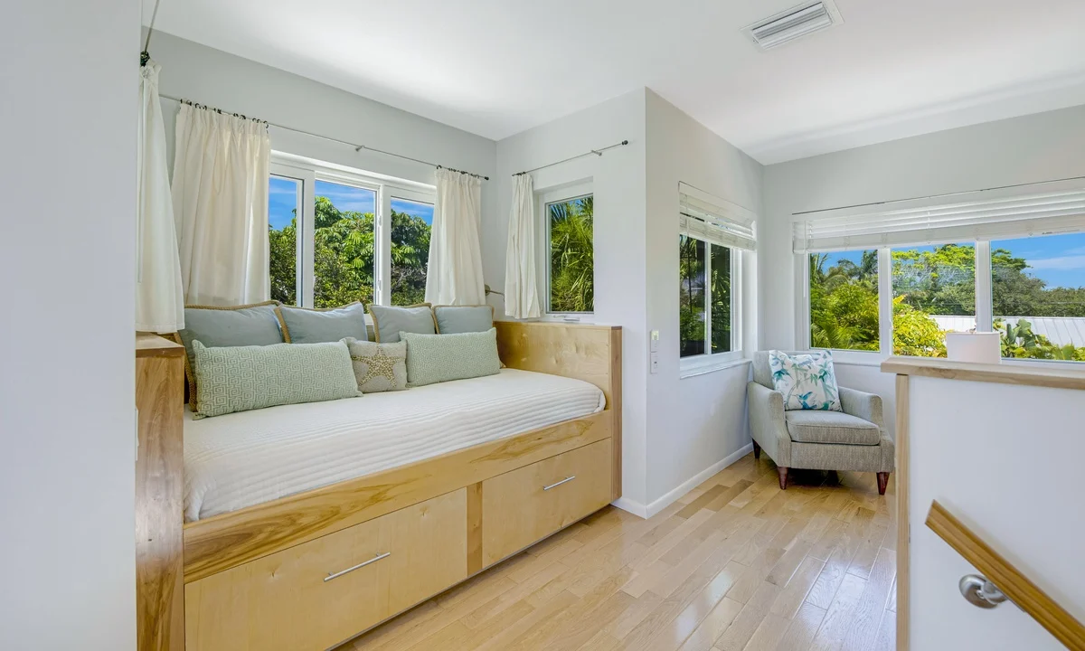 Wander Holmes Beach Palms #12