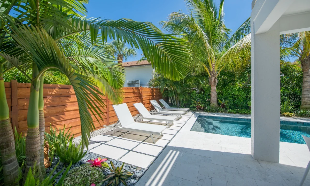 Wander Holmes Beach Palms #47