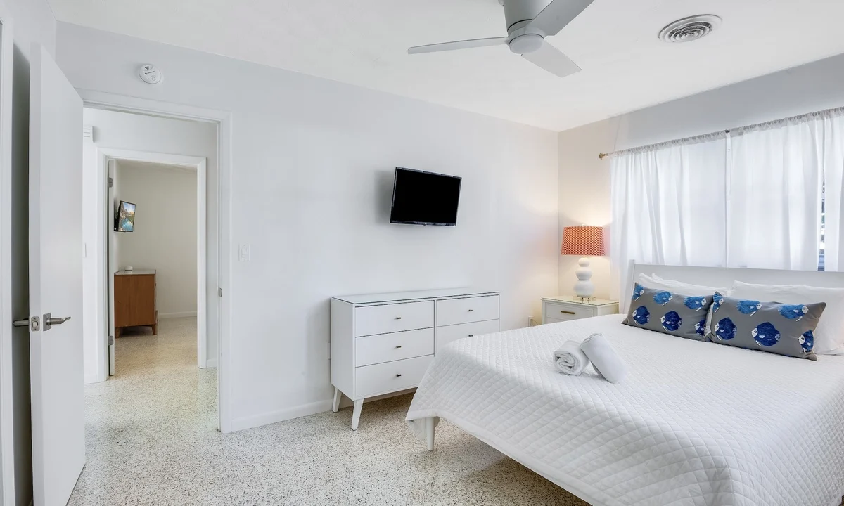 Wander Holmes Beach Palms #28