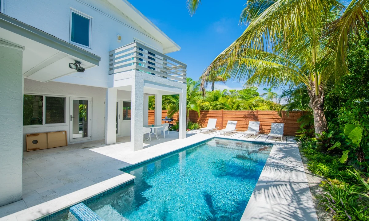 Wander Holmes Beach Palms #39