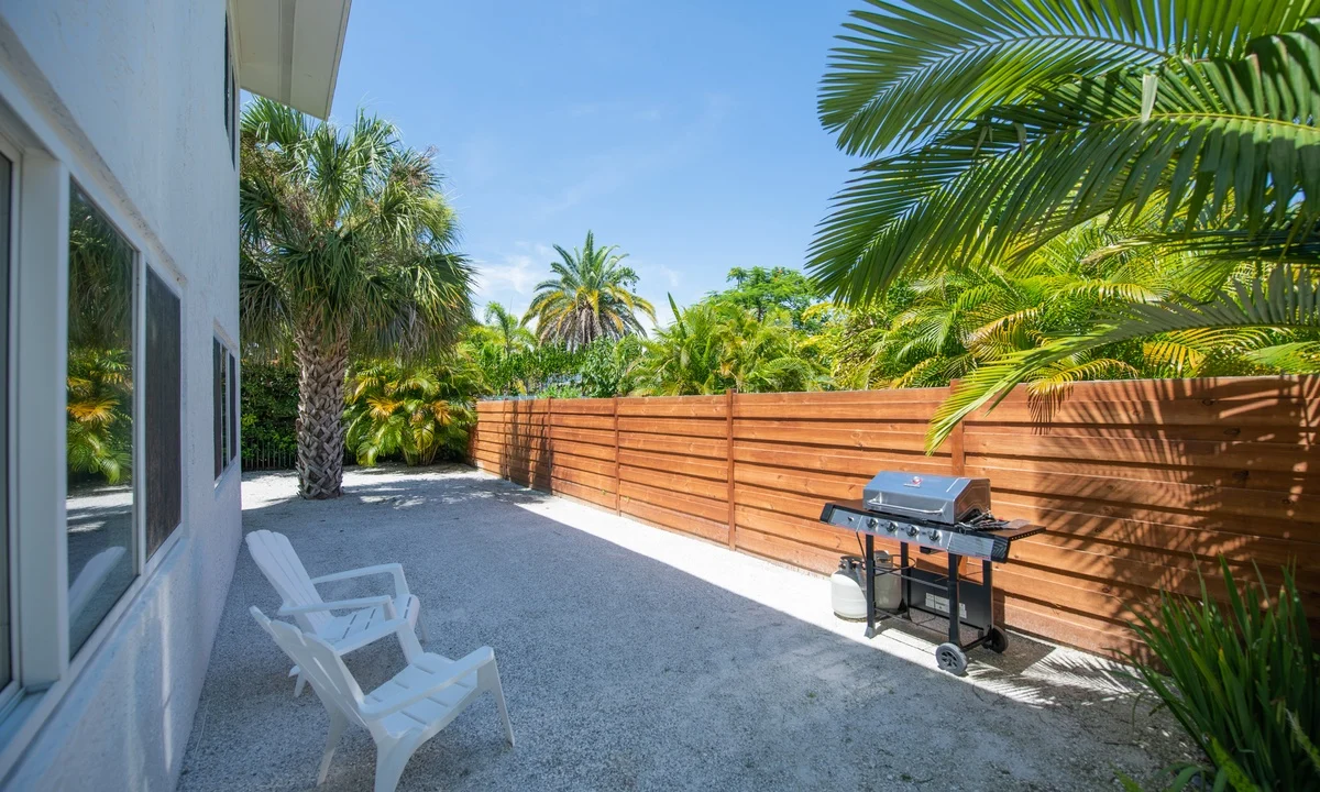 Wander Holmes Beach Palms #32