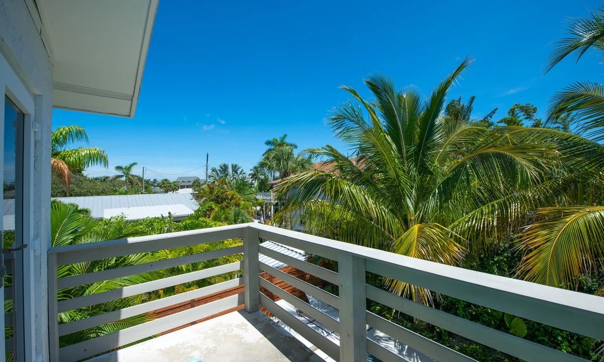 Wander Holmes Beach Palms #33