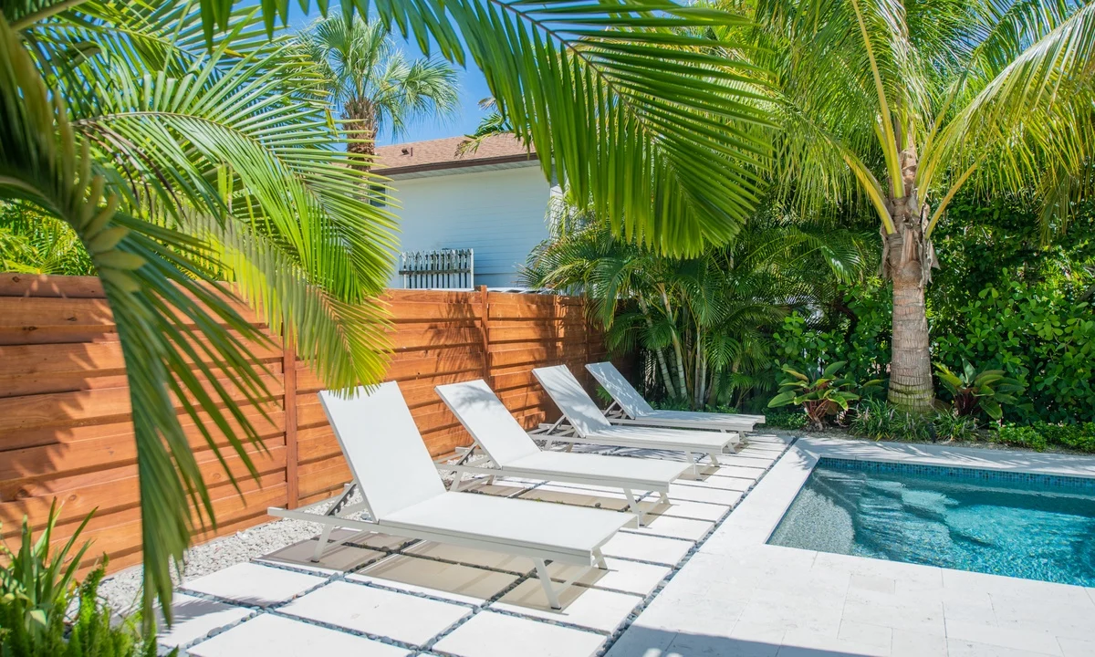 Wander Holmes Beach Palms #50