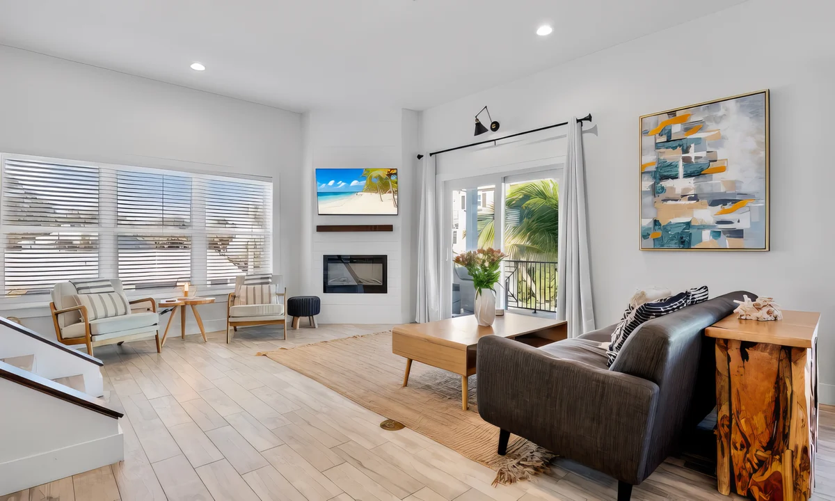 Living Room image 1