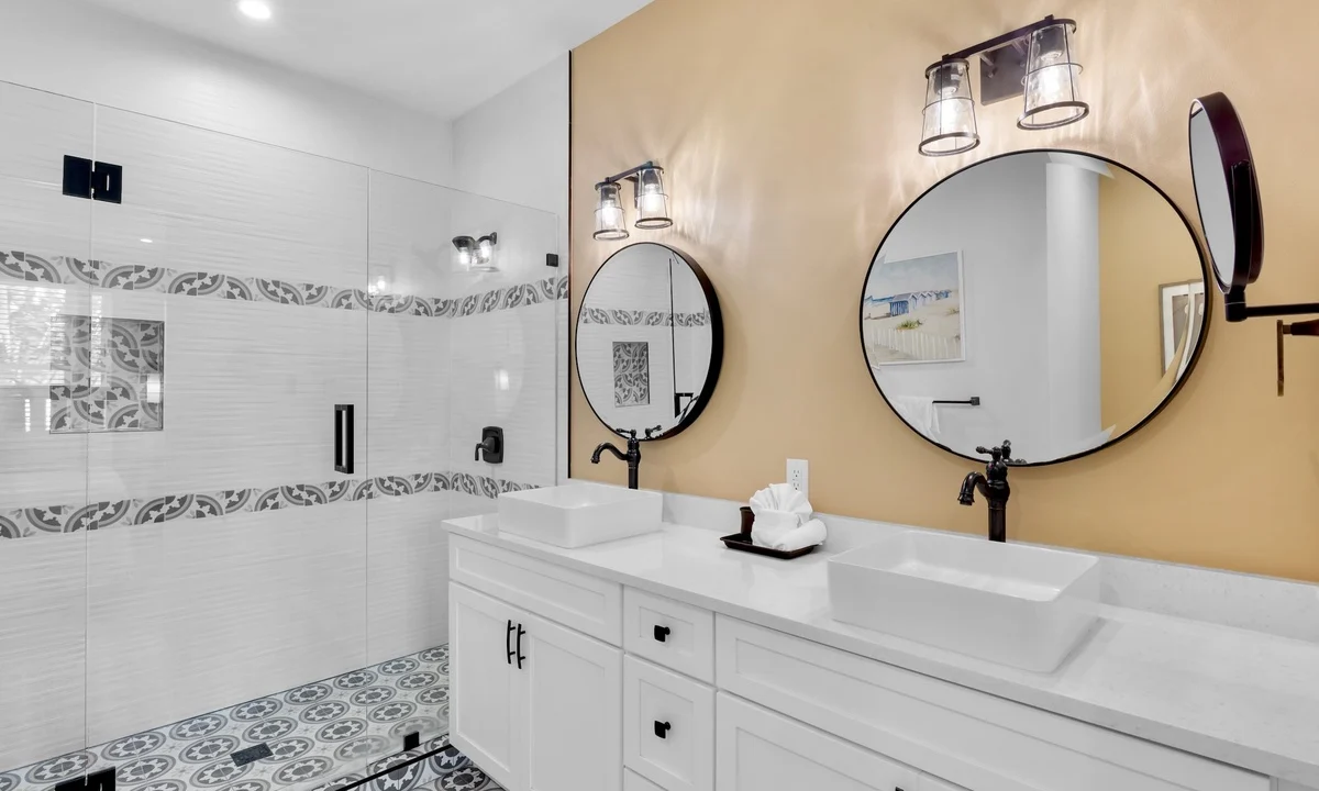 Wander Bradenton Beach Glow