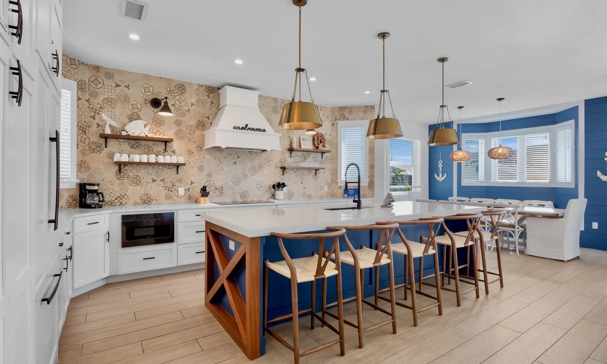 Wander Bradenton Beach Glow