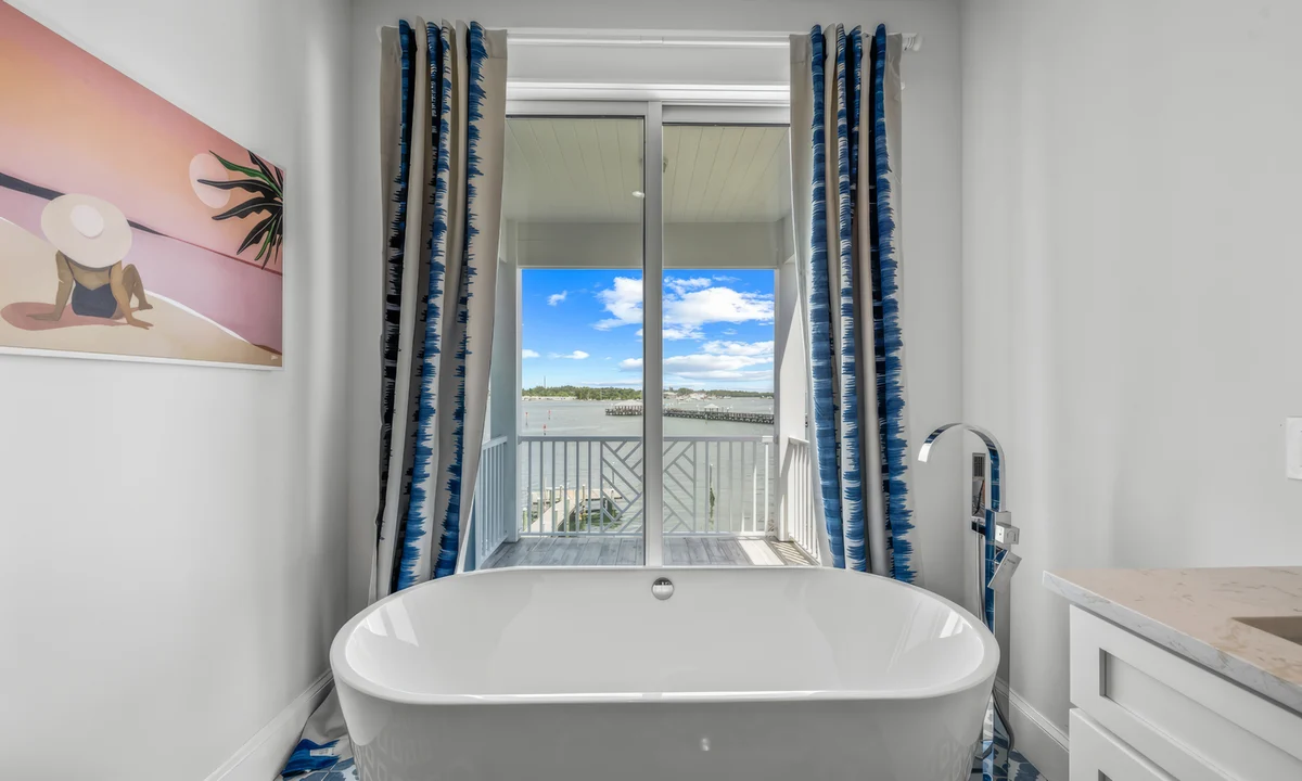 Ensuite Bathroom 1 image 1