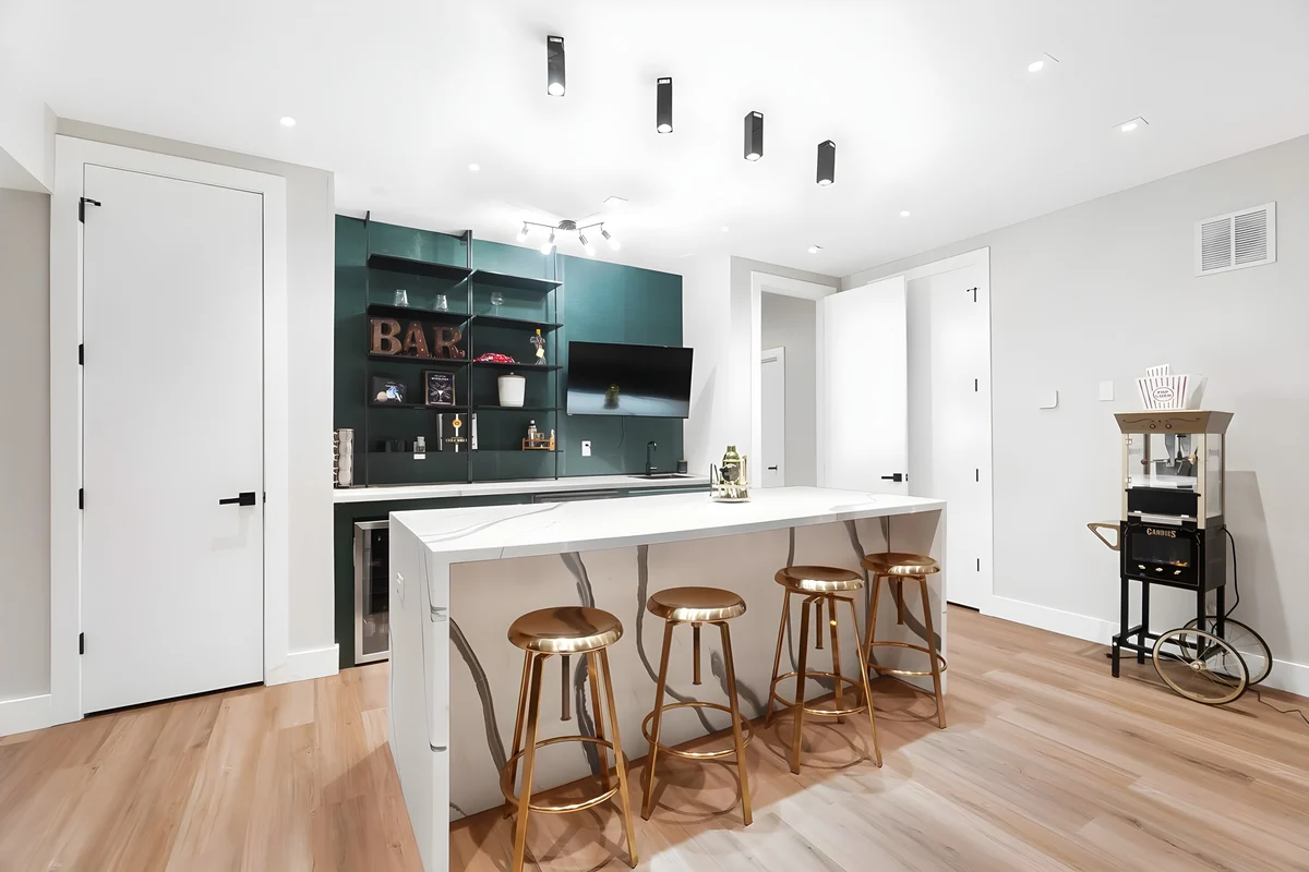 Wander Lewis Center Modern