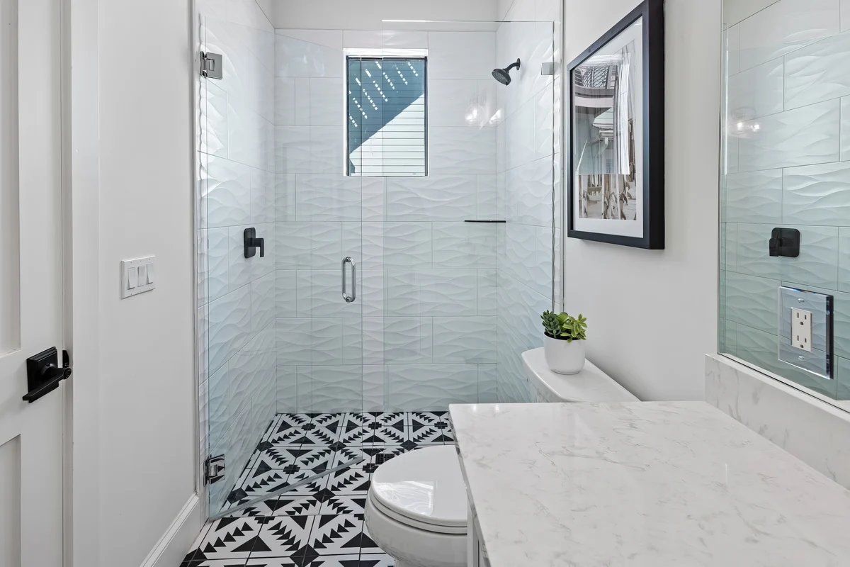 Ensuite Bathroom 3 image 1