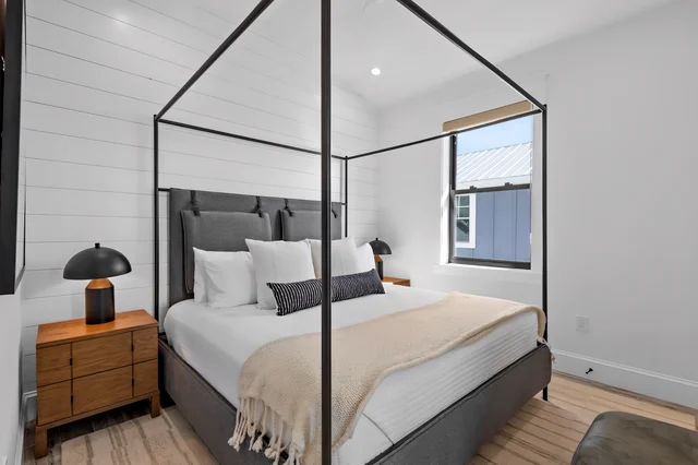 Bedroom 6 image 1