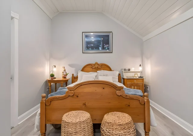 Bedroom 4 image 1