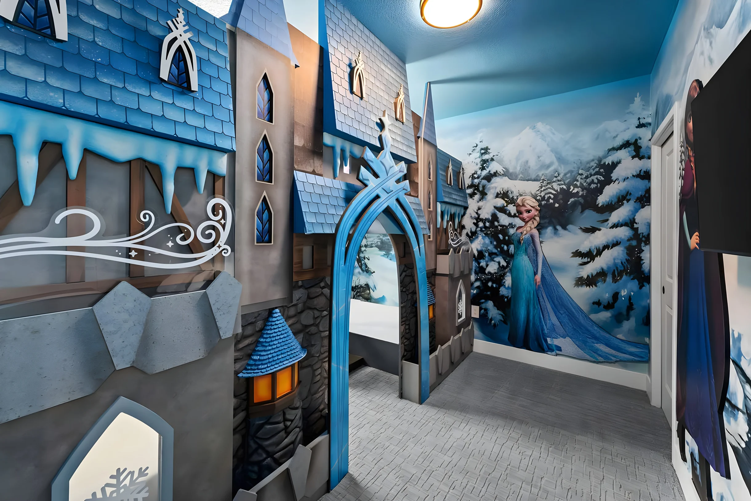 VOR5605AA: 9 Bed, Starship, Enchanted Castle, Theater #54