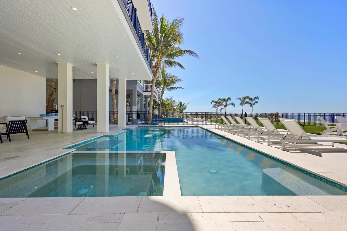 Wander Bradenton Beach Gulfront #26