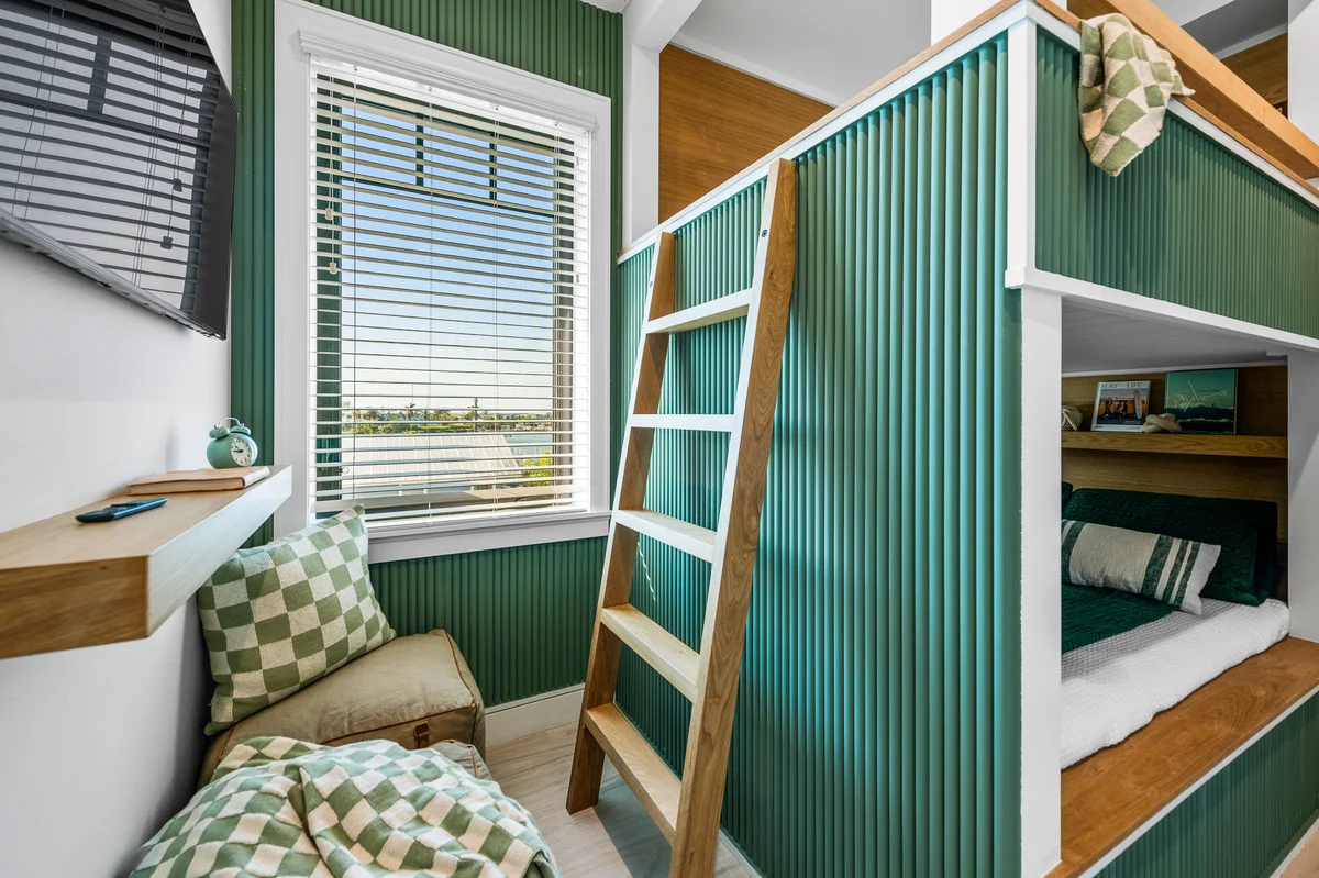 Wander Bradenton Bay Glow #31