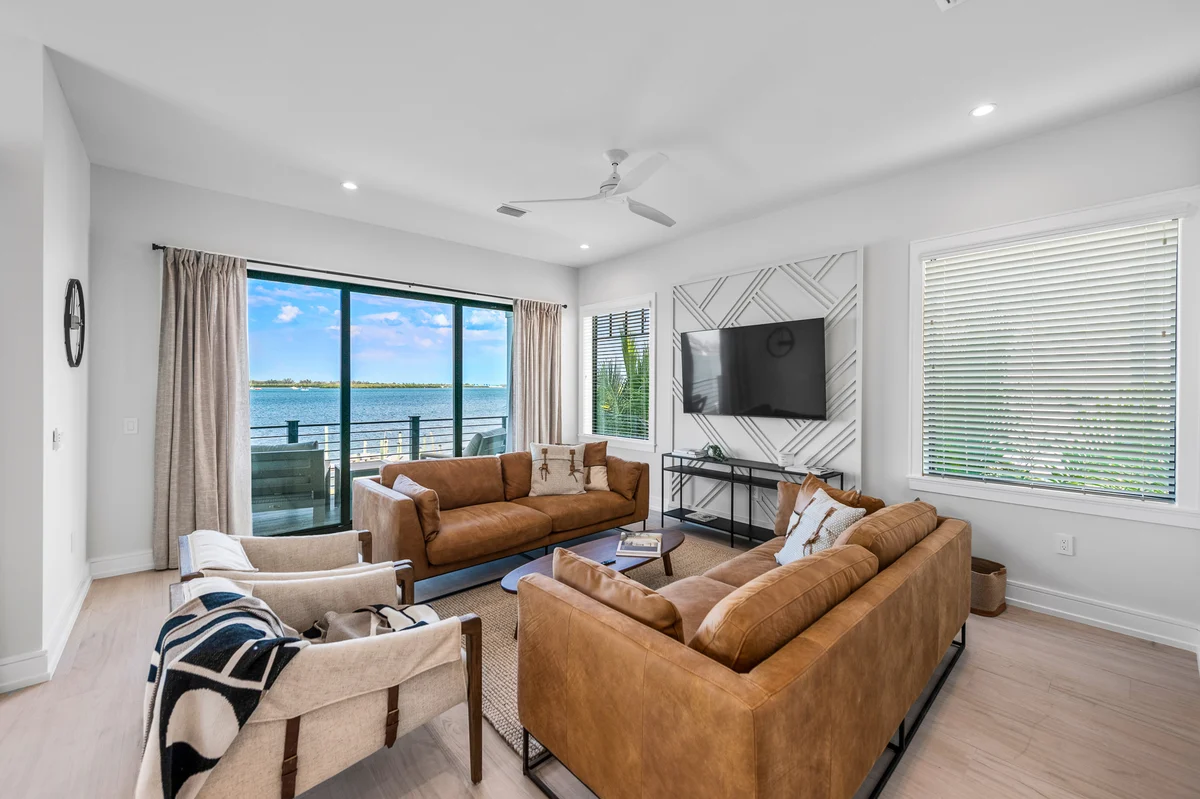 Wander Bradenton Bay Glow #18