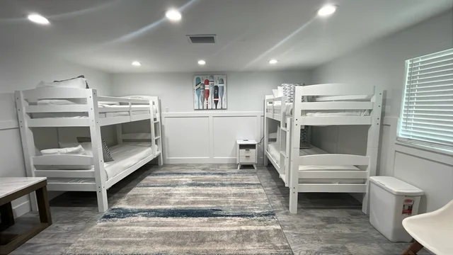 Bedroom 6 image 1