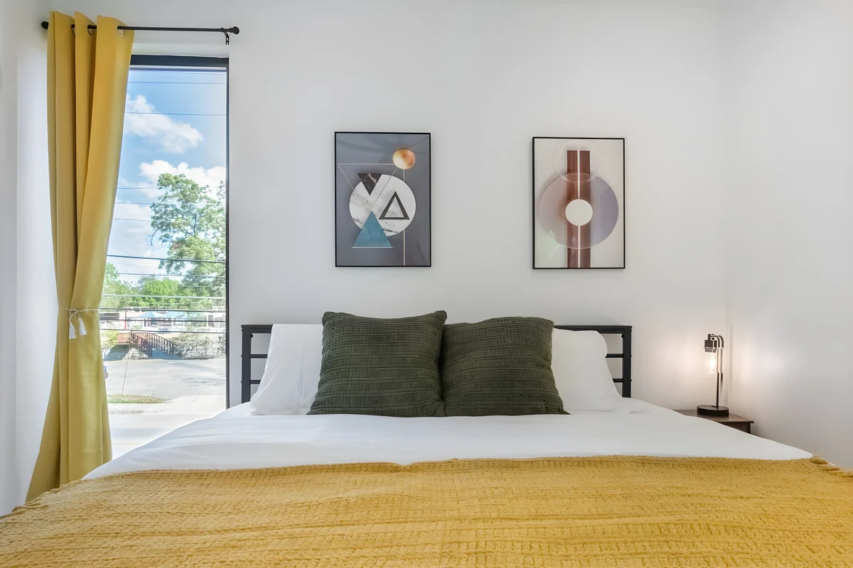 Bedroom 1 image 1