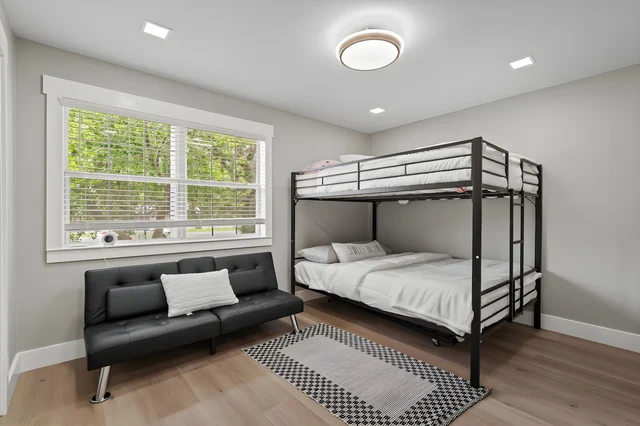Bedroom 1 image 1