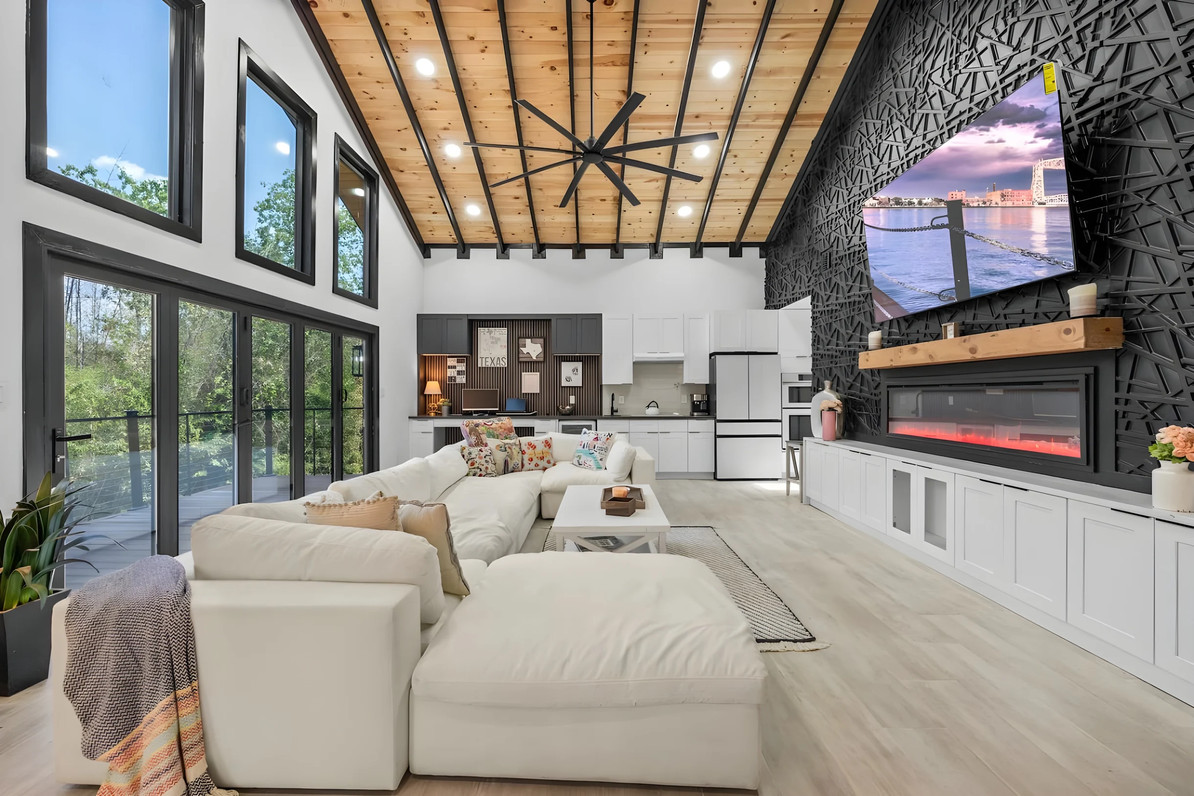 Home in Austin property photo 3