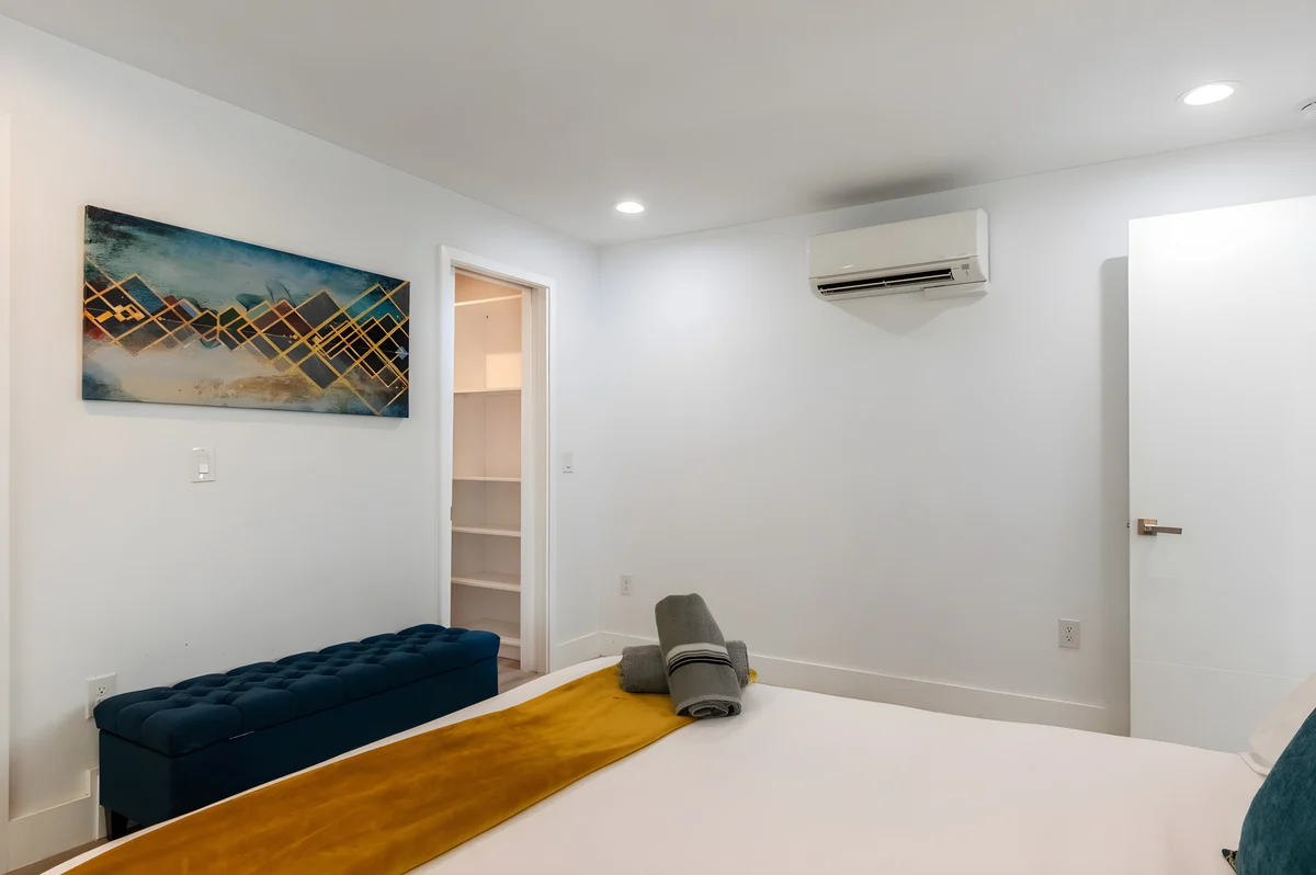 Bedroom 5 image 1