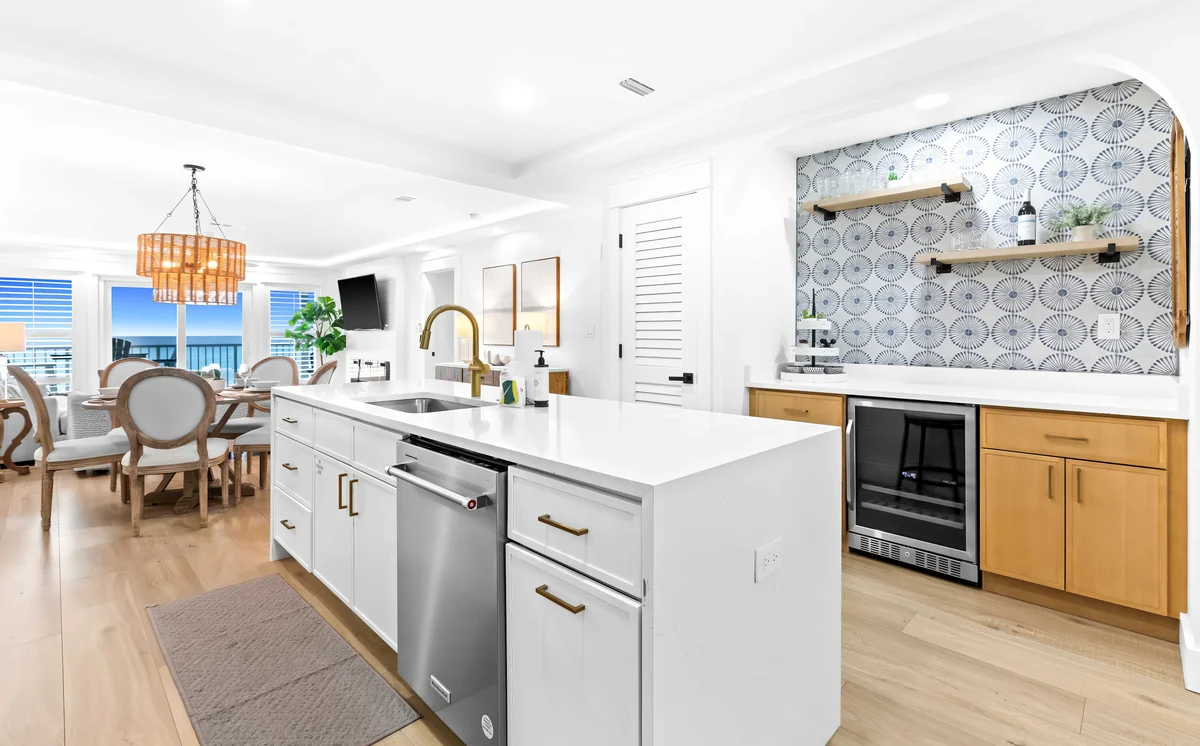 Wander Panama Escape