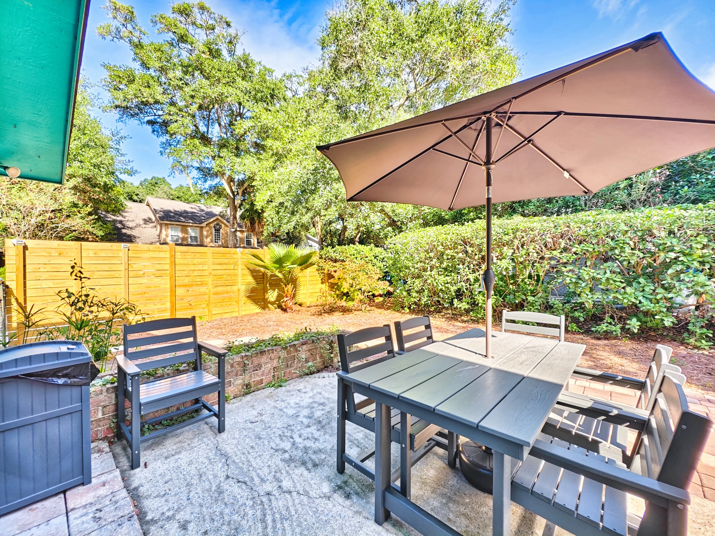 Wander Folly Field Golden #24