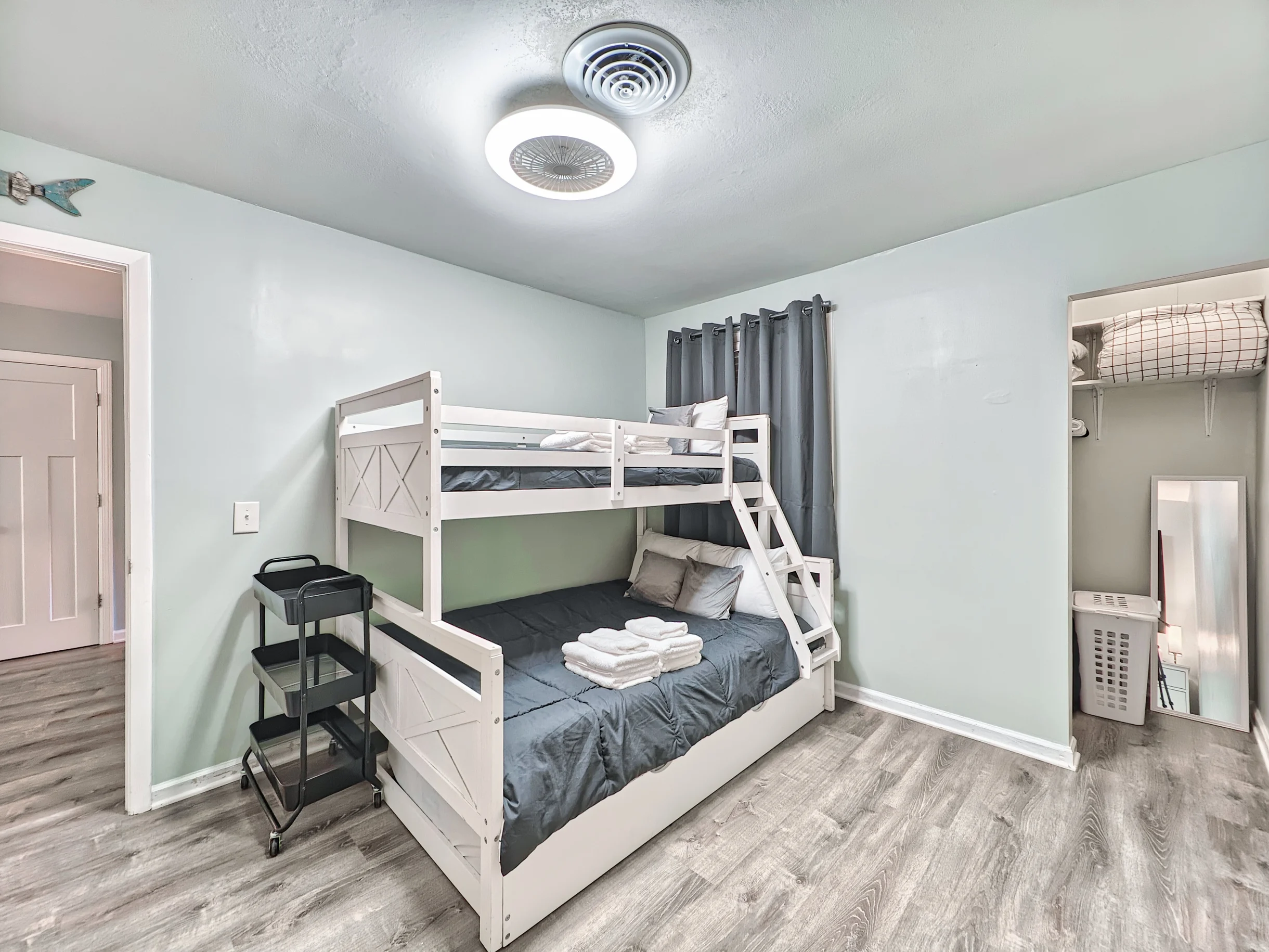 Wander Folly Field Golden #13