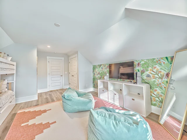 Bedroom 6 image 1