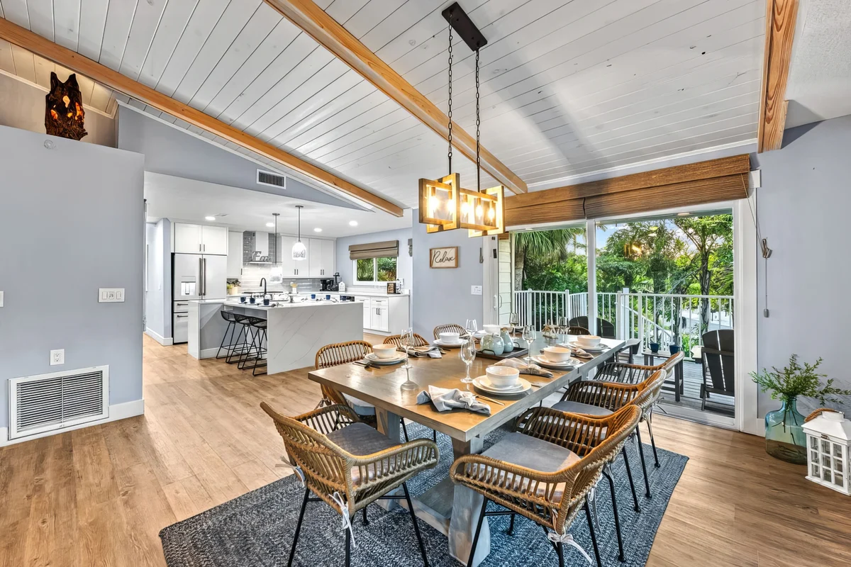 Wander Sarasota Bay Retreat