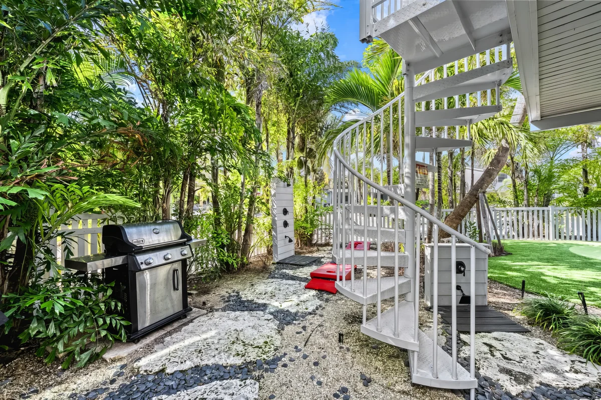 Wander Sarasota Bay Retreat