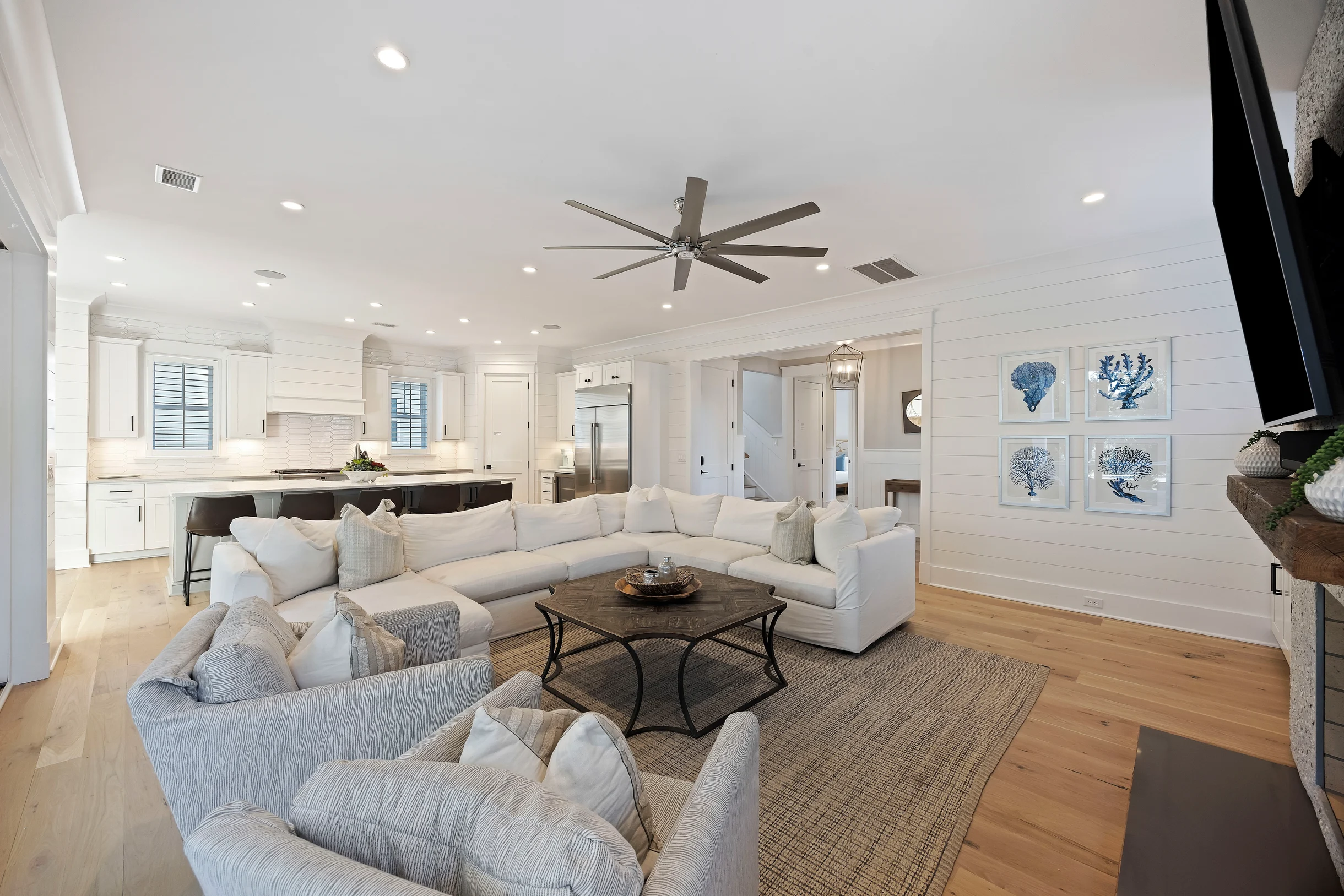 AV3-39: 3 39th Avenue #71