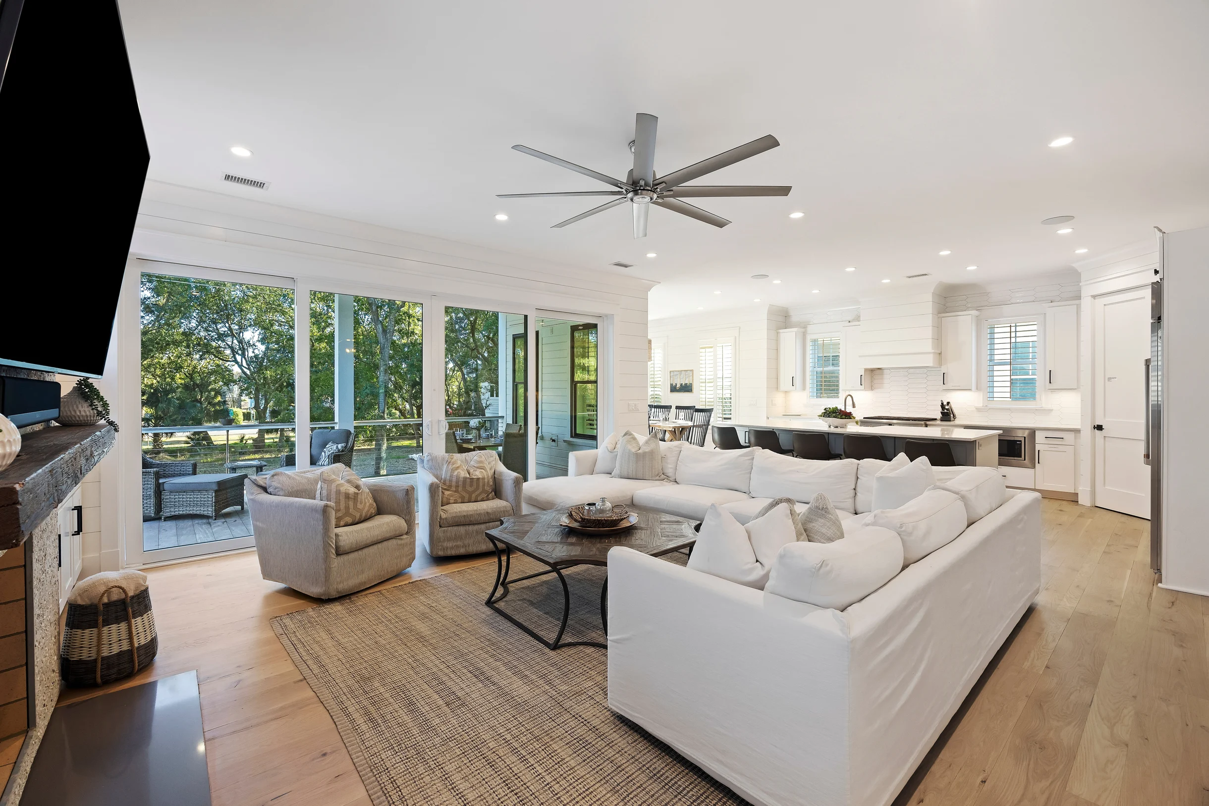 AV3-39: 3 39th Avenue #75