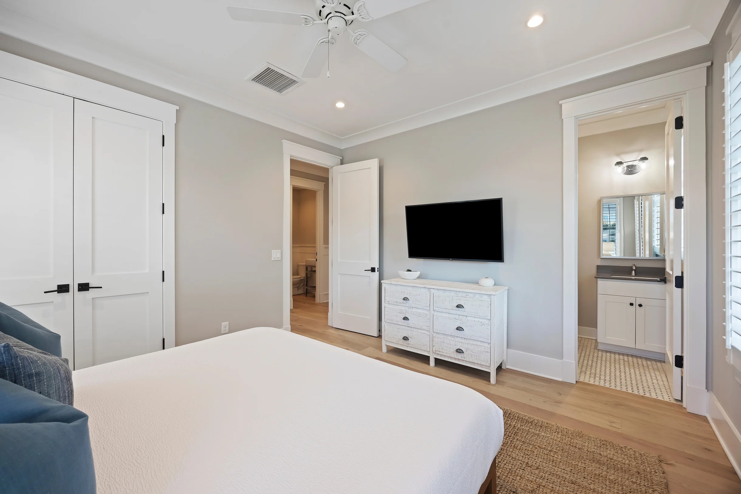 AV3-39: 3 39th Avenue #66