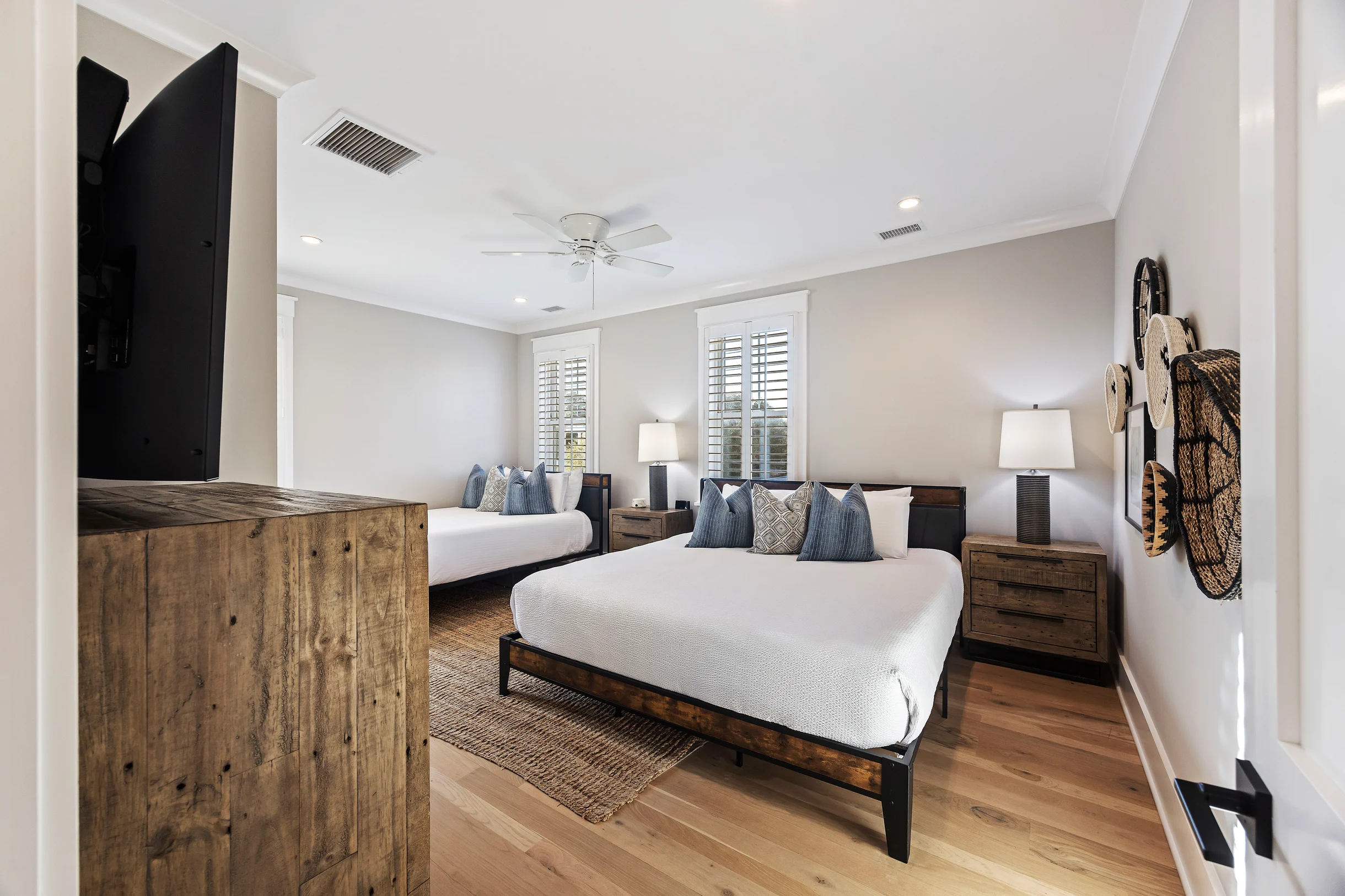 AV3-39: 3 39th Avenue #67