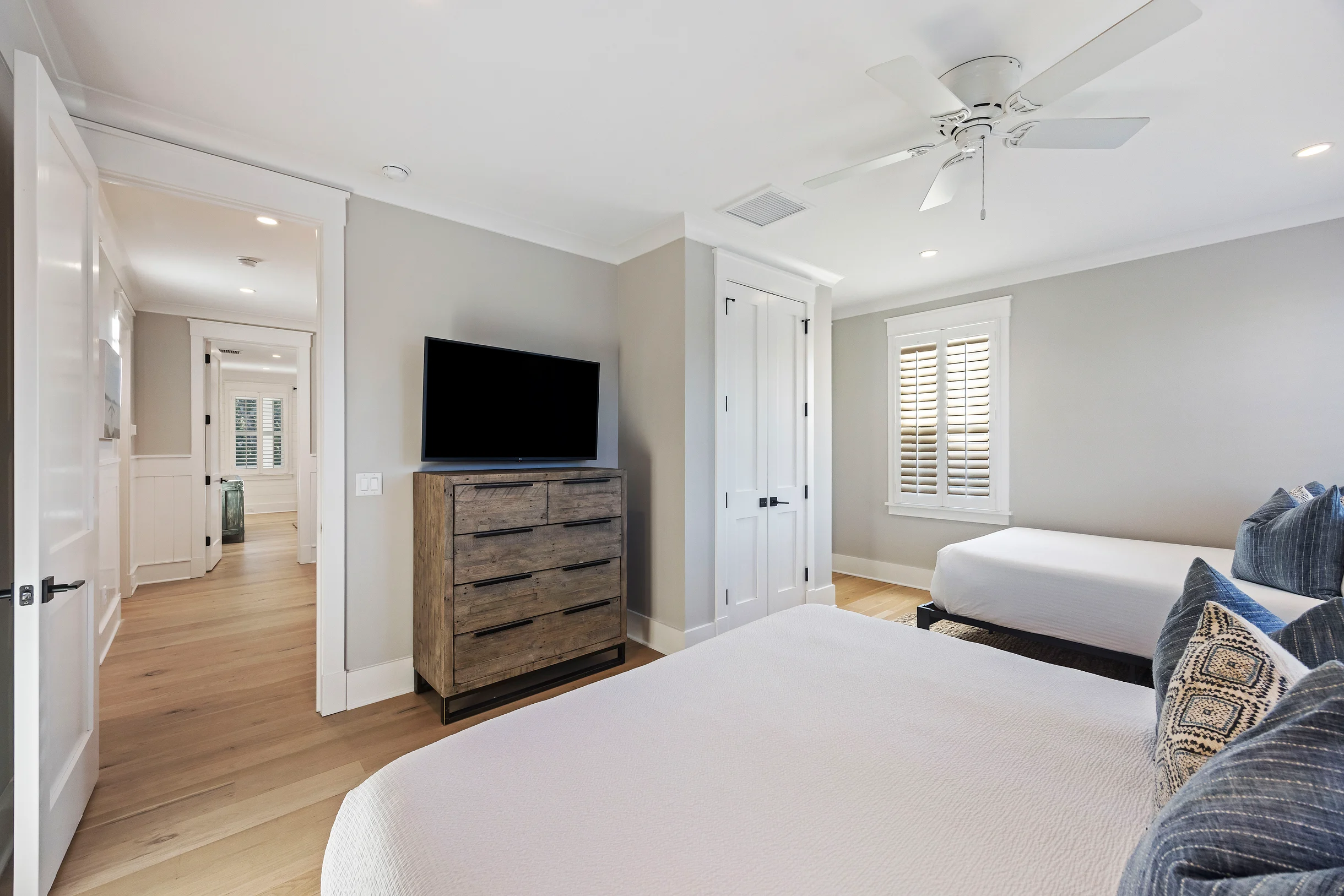 AV3-39: 3 39th Avenue #74