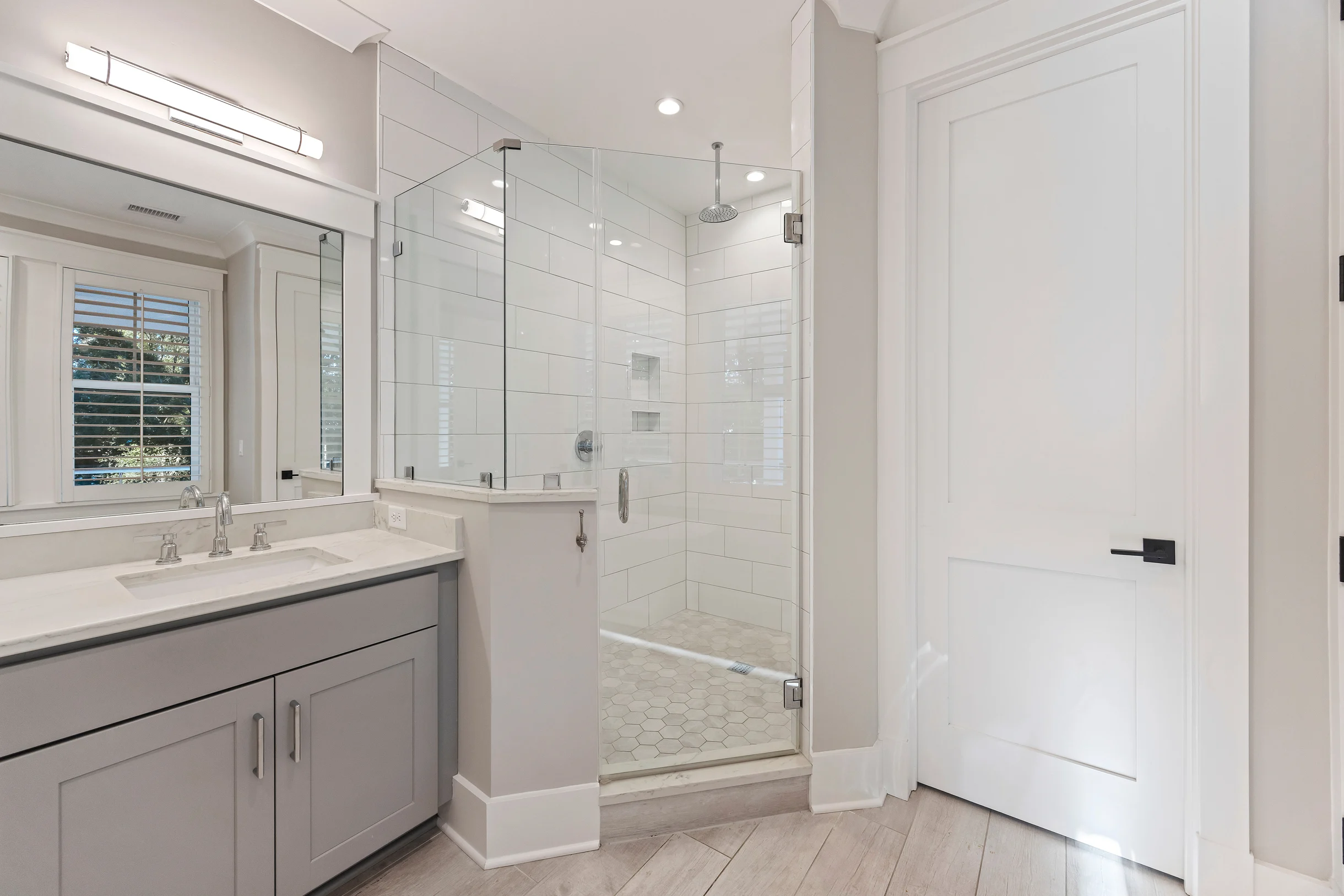 AV3-39: 3 39th Avenue #72